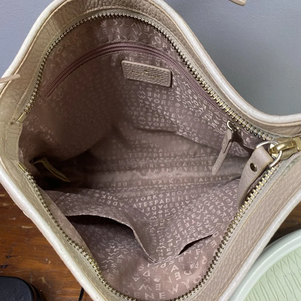 Kate Spade NY Purse Cross Body Tan Pebble Leather Bag Tassle Front Purse 10x11x2